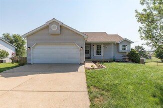 1534 Stonegate St, Farmington, MO 63640