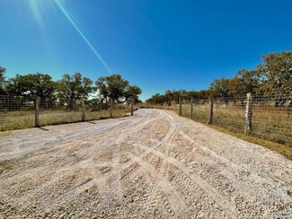 1954 English Crossing Rd, Bandera, TX 78003