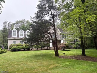34 Old Farmstead Rd, Chester, NJ 07930