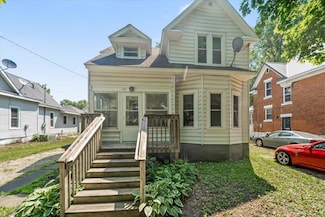 107 5th Ave SE, Oelwein, IA 50662