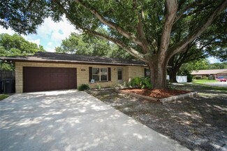 5246 Presidential St, Seffner, FL 33584