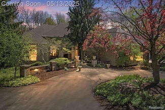 1293 Huntcliff Ct, Milford, MI 48380
