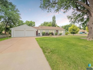 2109 W 37th St, Sioux Falls, SD 57105