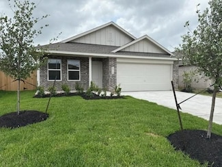 421 Amy St, Angleton, TX 77515