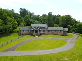 855 Pine St, Hillsville, VA 24343
