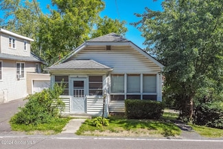 21 Boght Rd, Watervliet, NY 12189