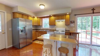 728 Blockhouse Point Rd, North Hero, VT 05474