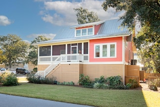 421 E Hudson Ave, Folly Beach, SC 29439