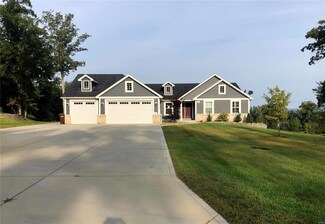 23 Woodline Dr, Winfield, MO 63389