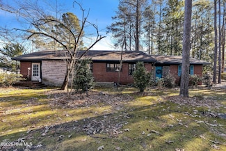 2502 N Barker St, Lumberton, NC 28358