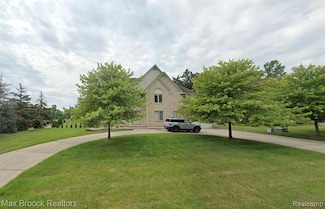 6011 Maple Forest Ct, West Bloomfield, MI 48322