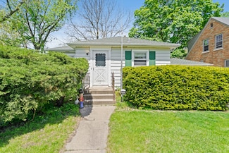 541 W Indiana St, Wheaton, IL 60187
