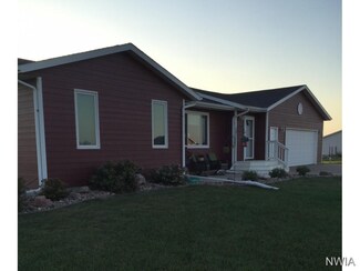 1802 Creighton Ave, Vermillion, SD 57069