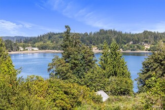 71 E Barbary Dr, Grapeview, WA 98546