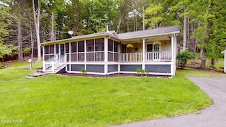 316 Twin Lakes Rd, Shohola, PA 18458