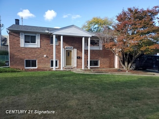 11424 Hazel Ave, Grand Blanc, MI 48439