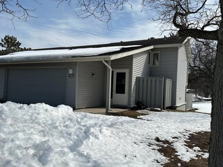981 Carmel Ct, Saint Paul, MN 55126