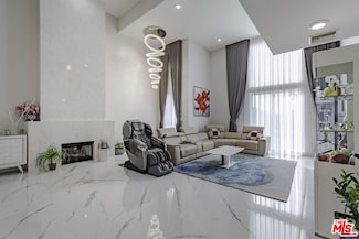 4925 Wilshire Blvd Unit PH 302, Los Angeles, CA 90010