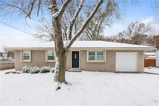 100 Woodland Rd, Lansing, KS 66043
