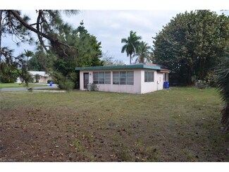 875 10th St N, Naples, FL 34102