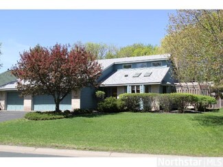 5581 Chatsworth St N, Saint Paul, MN 55126