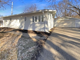 1469 Woodhill Rd, Burnsville, MN 55337