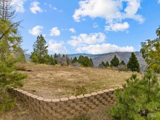 210 Evergreen Dr, Boise, ID 83716