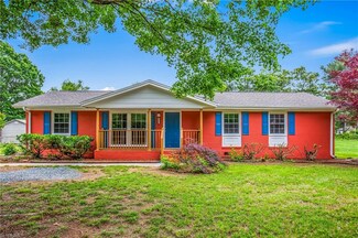 4942 Shattalon Dr, Winston Salem, NC 27106