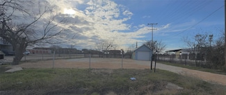 1411 S Commerce St, Lockhart, TX 78644