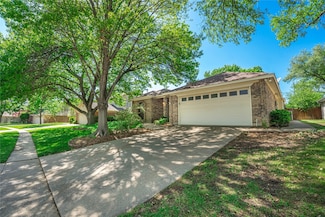 804 Park Hill Dr, Euless, TX 76040