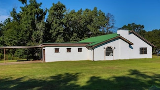 125 W Victoria Woods St, Waskom, TX 75692