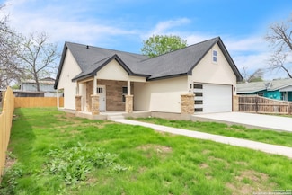 1318 Avenue D, Hondo, TX 78861