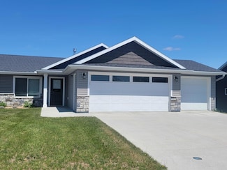 631 Beverly St, Wanamingo, MN 55983
