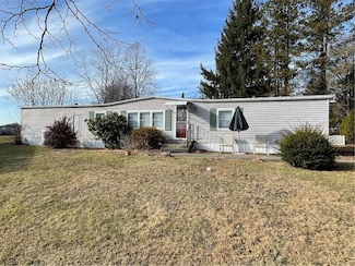 12 Hickory Hills Dr, Bath, PA 18014