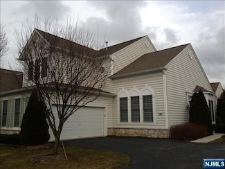 43 Mulberry Ct, Paramus, NJ 07652