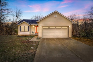 616 Trails End Ln, Saint Clair, MO 63077