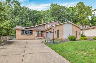 6794 Karen Dr, Seven Hills, OH 44131