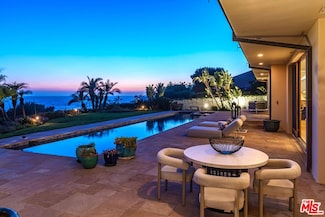 6417 Merritt Dr, Malibu, CA 90265