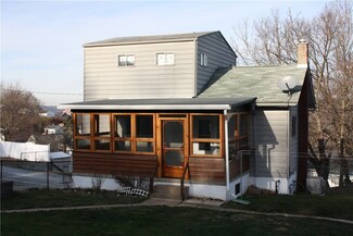 210 1/2 Bryant St, Vandergrift, PA 15690