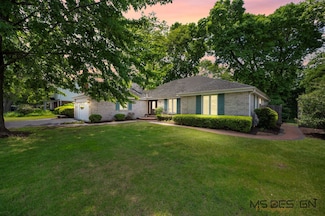 1612 Gamon Rd, Wheaton, IL 60189