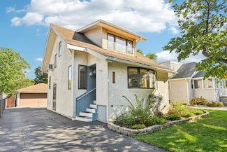 109 N Harvard Ave, Villa Park, IL 60181