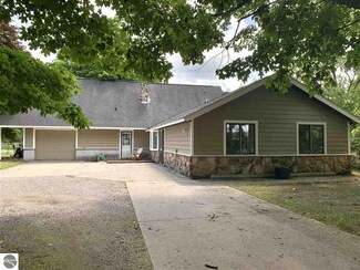 10660 E Cherry Bend Rd, Traverse City, MI 49684