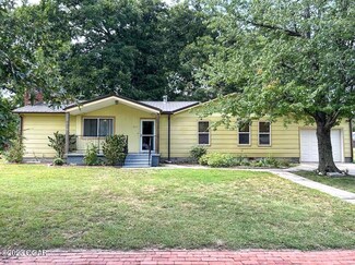 417 S 5th St, Chetopa, KS 67336