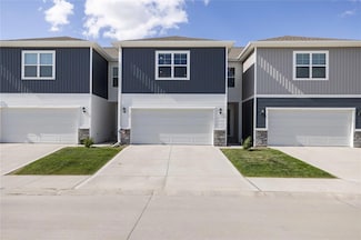 14243 Walnut Meadows Dr, Urbandale, IA 50323