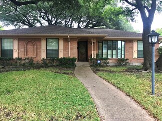 10330 Trailcliff Dr, Dallas, TX 75238