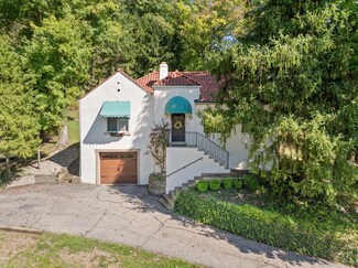 18 Fairfax Dr, Wheeling, WV 26003