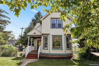 1105 Oak St, Wyandotte, MI 48192