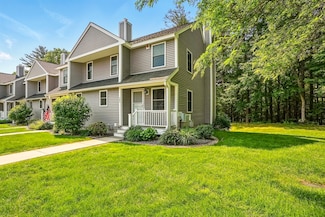 205 Bayberry Hill Ln, Leominster, MA 01453
