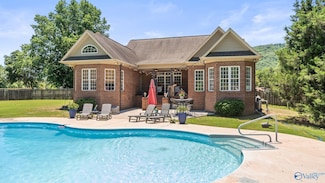 1943 Old Big Cove Rd SE, Owens Cross Roads, AL 35763