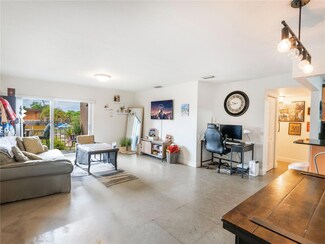 9445 SW 76th St Unit U5, Miami, FL 33173